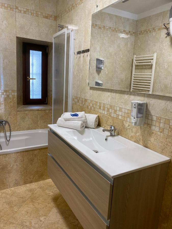 Falu Napoli Centro Hotel Luaran gambar