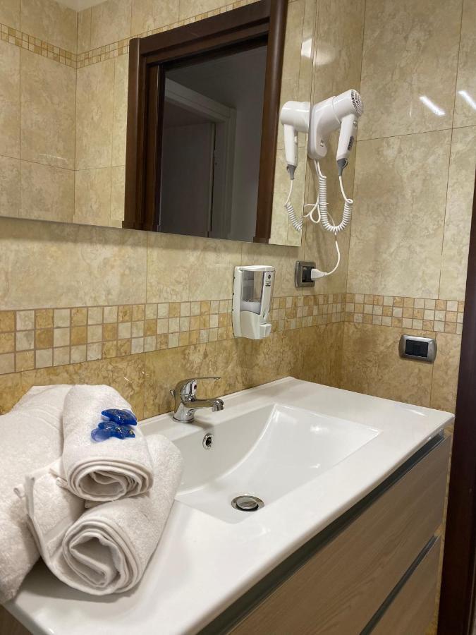 Falu Napoli Centro Hotel Luaran gambar